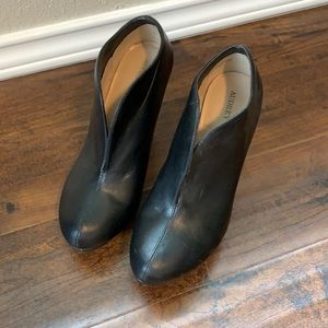 Audrey brooke black booties